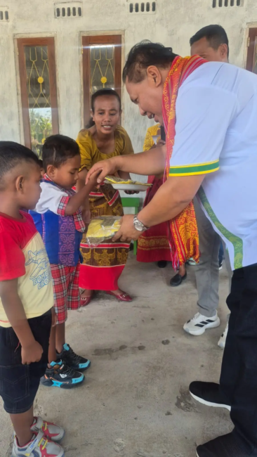 Bupati Malaka Melalui Wakil Bupati HMS Salurkan Bantuan Seragam untuk 114 Anak PAUD Gugus Aintasi 2 IMG-20261028-WA0053