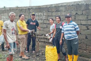 Penjabat Kades Umatoos dan Anggota DPRD Malaka Bersama Masyarakat Bersihkan Pasar Loron-Loron