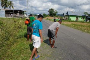 Jaga Wajah Kota Kabupaten, Kades Wehali Pimpin Langsung Aksi Bersih Jalan Setiap Jumat