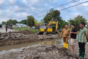Pemkab Malaka Atasi Genangan Air di Umanen, Ans Taolin: Bukti Keberpihakan SBS-HMS Pada Rakyat