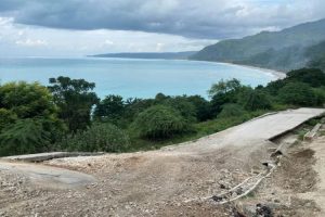 Di Antara Laut yang Menenangkan dan Jalan yang Mengkhianati: Sebuah Potret Luka dari Selatan Timor