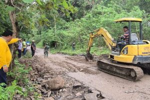 Wakil Bupati Malaka Turun Langsung Perbaiki Jalan Rusak di Sanleo: Dari Jakarta ke Desa untuk Rakyat