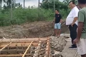 Wakil Bupati Malaka HMS Tinjau Pengerjaan Deker Akses Menuju Pantai Motadikin