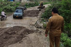 Wakil Bupati HMS Pastikan Jalan Welaus-Sanleo Aman Untuk Dilalui