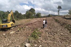 Gunakan Excavator, Kepala Desa Naisau Buka Lahan 1 Hektar Dukung Program Ketahanan Pangan SBS-HMS