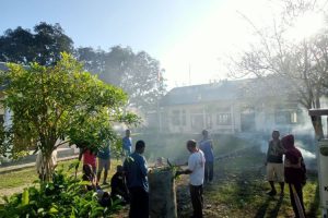 Kepala Desa Harekakae Pimpin Kerja Bakti Bersihkan Fasilitas Umum