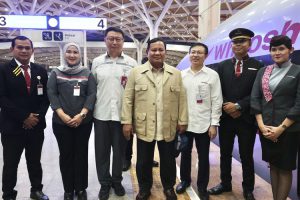 Momen Prabowo Naik Whoosh Bareng Warga, Hadiri Konvensi Sains di Bandung