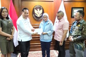 Wakil Bupati HMS Serahkan Langsung Surat Aliansi R4 Malaka Kepada Menteri PANRB