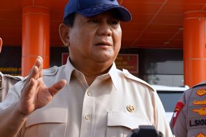 Prabowo Sebut Truk Berisi Alat Bakar dan Petasan Ditemukan di Tengah Kerusuhan