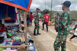 Satgas Pamtas Hadir Jaga Ketertiban Pasar Perbatasan di TTU
