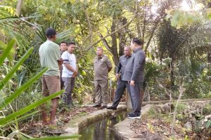 Wakil Bupati Malaka Tinjau Saluran Air Longsor di Weoe: Harapan Baru bagi Petani