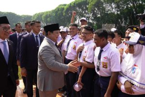 Momen Langka: Prabowo Nyanyi Bareng Tim Paduan Suara di Lubang Buaya