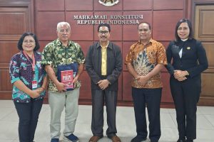 Dari Kampus Undana ke Gedung MK: Pertemuan Hangat Dua Sahabat Lama di Dunia Hukum