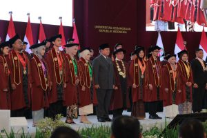 Aulia Yasmin, Pengantar Makanan Jadi Sarjana Terbaik UKRI yang Dikukuhkan Prabowo