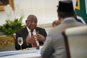 Prabowo dan Ramaphosa Hidupkan Semangat Afrika di Istana Lewat Seruan “Amandla–Awethu!”