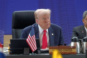 Momen Langka di KTT ASEAN: Trump Beri Penghormatan untuk Presiden Prabowo