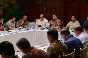 Rapat Tengah Malam di Kertanegara, Prabowo Bahas Apa dengan Para Menteri?