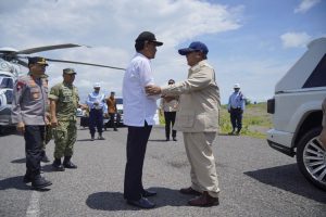 Prabowo dan Sri Sultan Satu Mobil “Maung” Saat Menuju Peresmian Jembatan Banaran