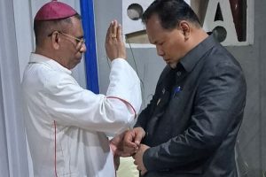 Uskup Mgr. Dominikus Saku Doakan Wakil Bupati Malaka: Harmoni Lintas Iman di Kamis Senja Betun
