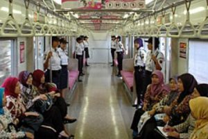 Pengguna KRL Puji Prabowo Perbaiki Stasiun dan Kereta: Bagus, Nyaman, dan Terjangkau