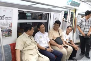 Prabowo Ungkap Masa Mudanya ‘Anker’: Transportasi Umum Penting bagi Kehidupan Modern