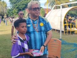 ketua PSSI Adrianus bria seran S.H berikan Bantuan alat tulis Sekolah untuk anak anak SSB ” Ketua PSSI hati mulia”