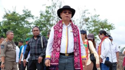 Tinjau Progres Jembatan Gantung Numbei, Bupati Malaka SBS: “Saya Ingin Buat Sejarah untuk Anak Cucu”