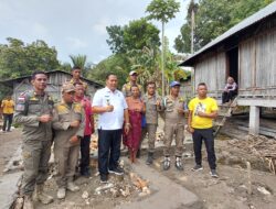 Satpol PP Pemkab Malaka Dukung Program SBS HMS Bangun Rumah Layak Huni untuk Masyarakat