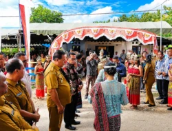 Wakil Bupati Malaka Disambut Tarian Adat dan Pengalungan Kain Tenun Saat Hadiri Peresmian KSP Kopdit Pintu Air di Laleten