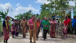 Wakil Bupati Malaka HMS Disambut Meriah dengan Tarian Adat di Desa Naukekusa, Tegaskan Komitmen Dukung Kemajuan Petani