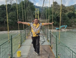 Menyeberang Hingga Kampung Numbei, HMS Kagum Melihat Kemegahan Jembatan Gantung yang Hampir Rampung