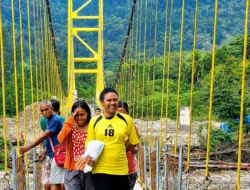 Senyum Warga Numbei Menyongsong Masa Depan, Jembatan Gantung Numbei Kakaniuk Akhiri Isolasi Puluhan Tahun
