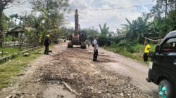SBS HMS Terus Bergerak, Dinas PUPR Malaka Rehab Jalan Rusak di Depan Pasar Bestaek