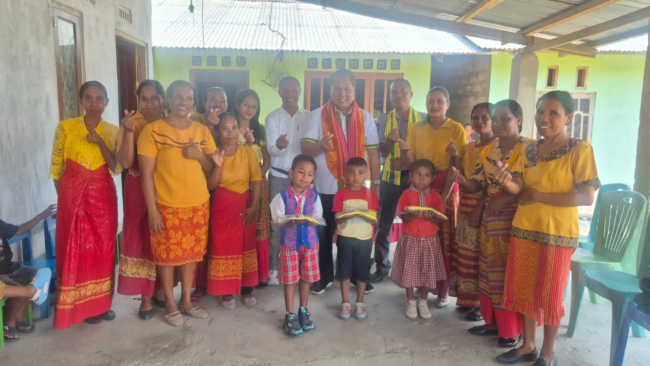 Bupati Malaka Melalui Wakil Bupati HMS Salurkan Bantuan Seragam untuk 114 Anak PAUD Gugus Aintasi 1 IMG-20261028-WA0052